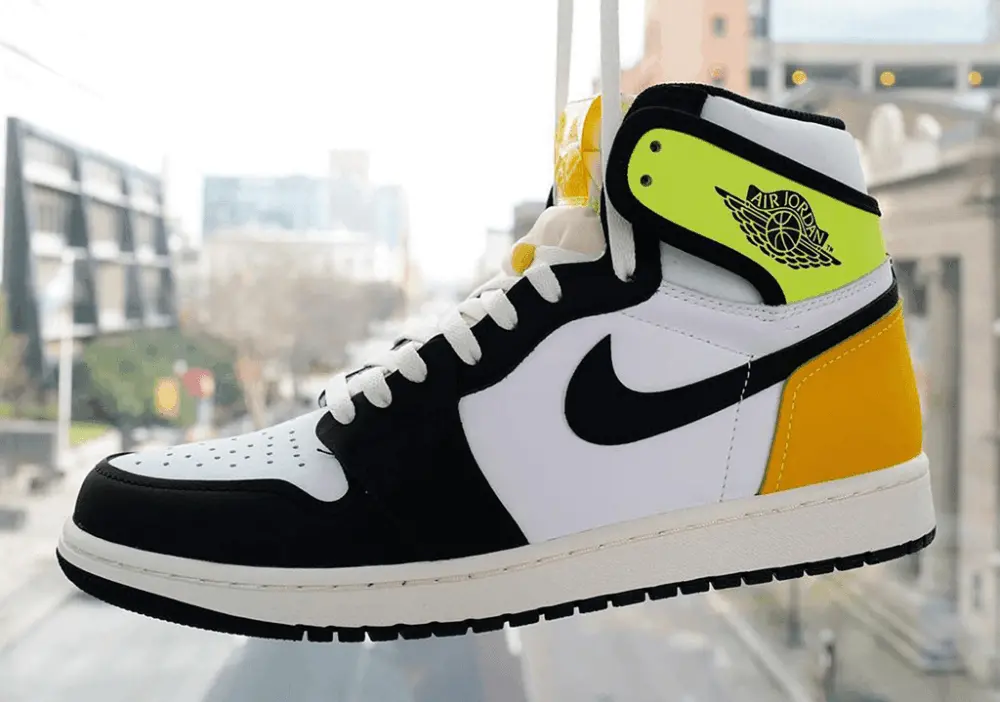 Alternative view of Giày Nike Air Jordan 1 Retro High OG GS 'Volt Gold' 575441-118