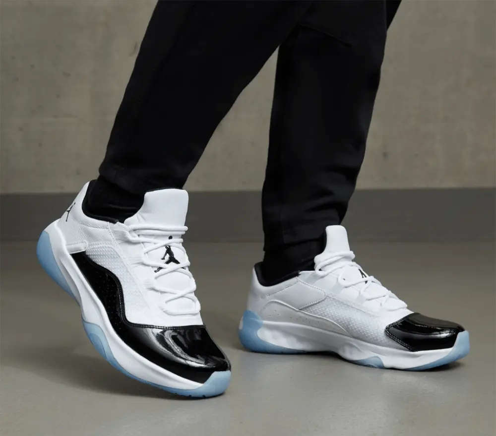 Alternative view of Giày Nike Air Jordan 11 CMFT Low 'Concord' DV2207-100