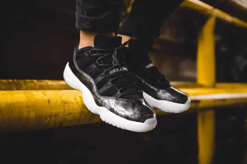 Alternative view of Giày Nike Air Jordan 11 Retro Low 'Barons' 528895-010