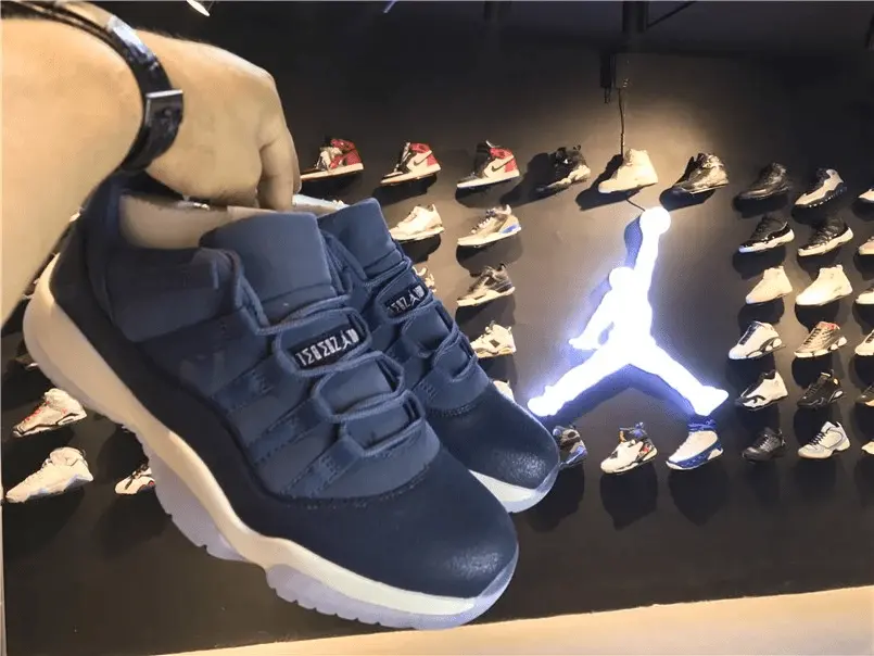 Giày Nike Air Jordan 11 Retro Low GS 'Blue Moon' 580521-408 - Ảnh 5