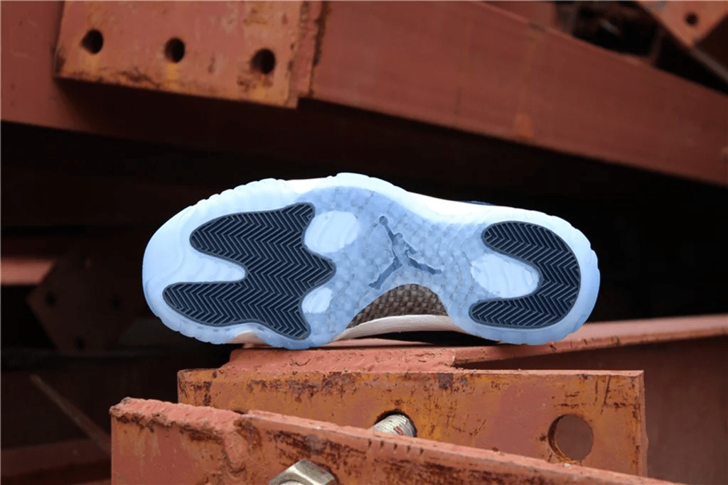 Giày Nike Air Jordan 11 Retro Low 'Georgetown' 528895-007 - Ảnh 7