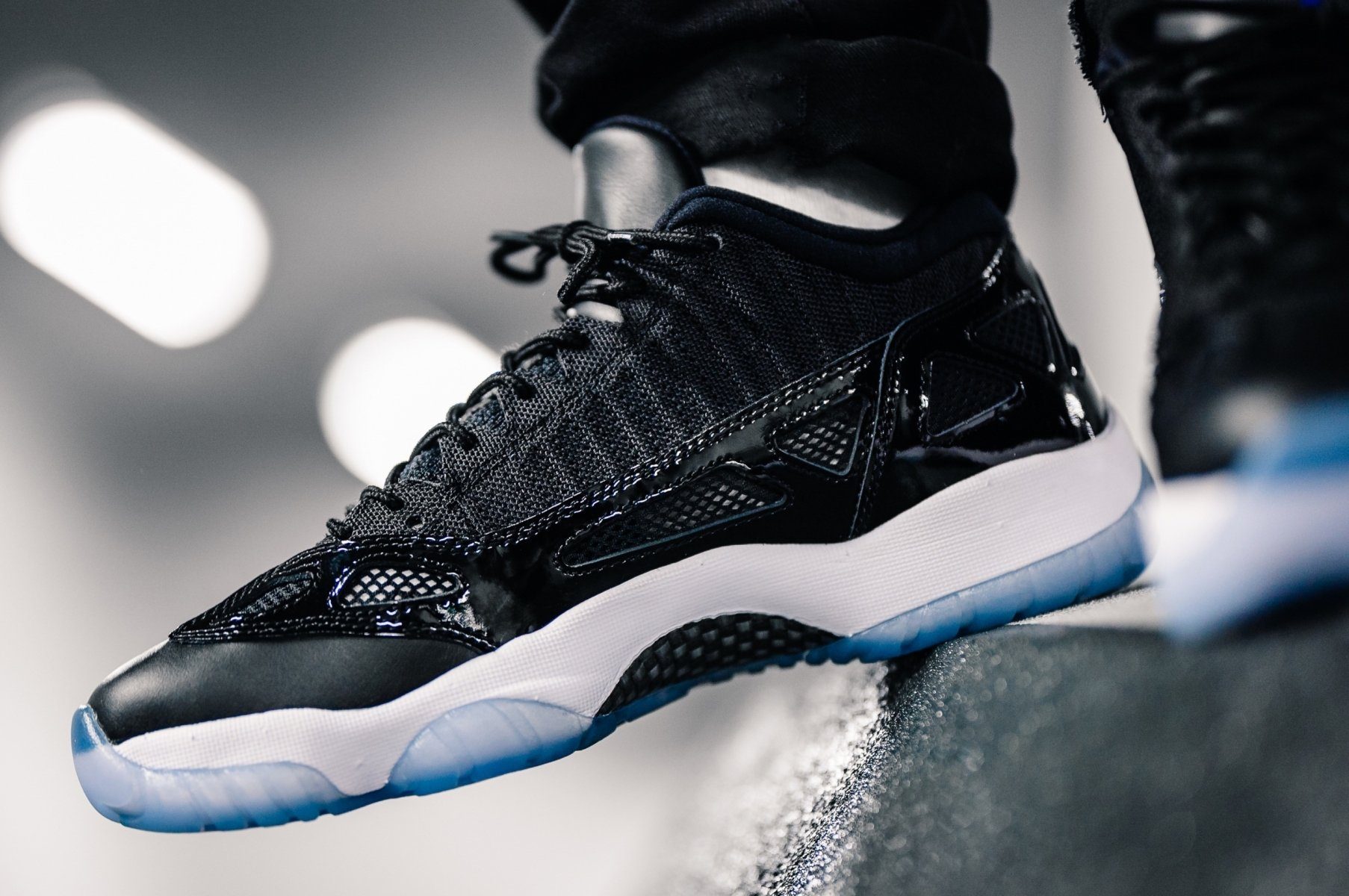 Giày Nike Air Jordan 11 Retro Low IE 'Space Jam' 919712-041 - Ảnh 4