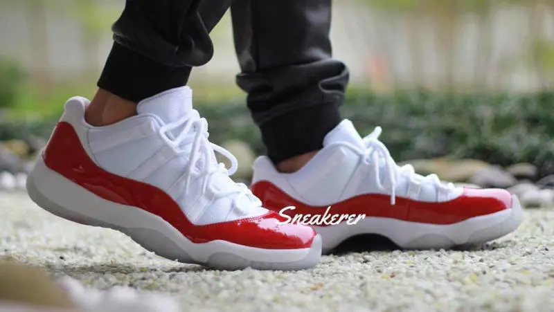 Alternative view of Giày Nike Air Jordan 11 Retro Low 'Cherry' 2016 528895-102