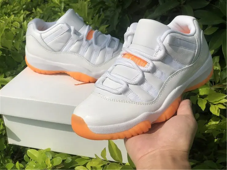 Alternative view of Giày Nike Air Jordan 11 Retro Low 'Light Bone Snakeskin' CD6846-002