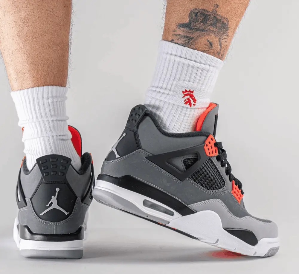 Alternative view of Giày Nike Air Jordan 4 Retro GS 'Infrared' 408452-061