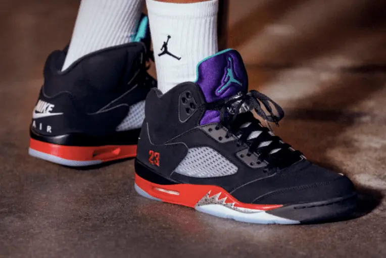 Alternative view of Giày Supreme x Nike Air Jordan 5 Retro 'Black' 824371-001