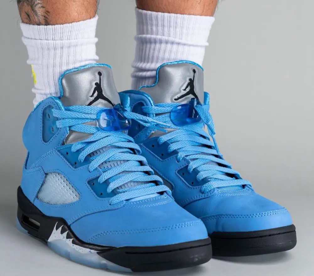 Alternative view of Giày Nike Air Jordan 5 Retro 'University Blue' DV1310-401