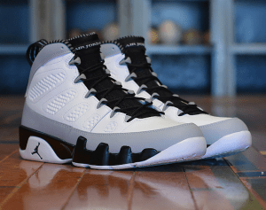 Alternative view of Giày Nike Air Jordan 9 Retro 'Barons' 302370-106