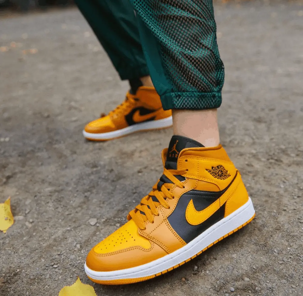 Alternative view of Giày Nike Air Jordan 1 Mid 'Chutney Taxi' BQ6472-700