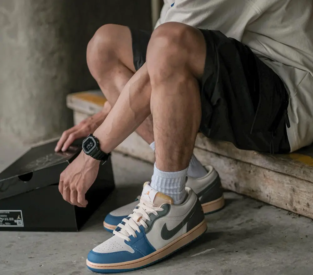 Giày Nike Air Jordan 1 Low 'Vintage UNC Grey' DZ5376-469 - Ảnh 4