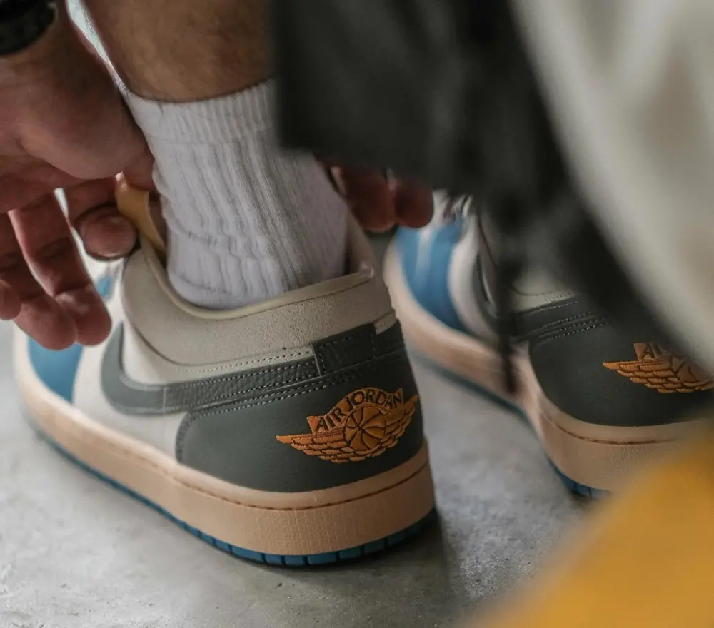 Giày Nike Air Jordan 1 Low 'Vintage UNC Grey' DZ5376-469 - Ảnh 3