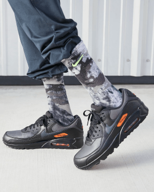 Alternative view of Giày Nike Air Max 90 'Gore-Tex Black Anthracite Safety Orange' DJ9779-002
