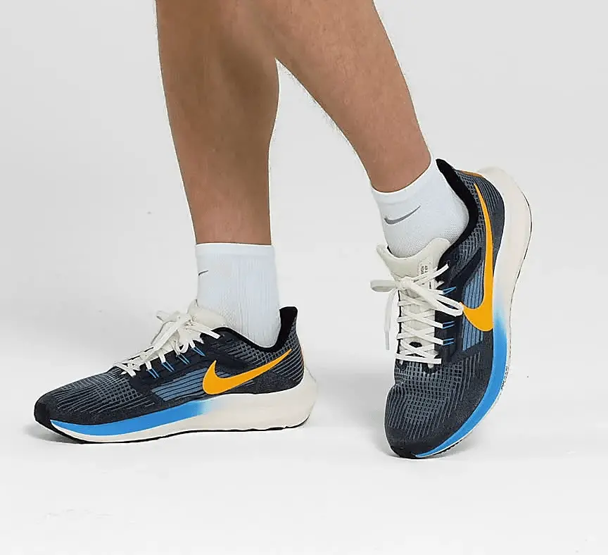 Alternative view of Giày Nike Air Zoom Pegasus 39 Premium 'Obsidian Yellow' DO9580-400