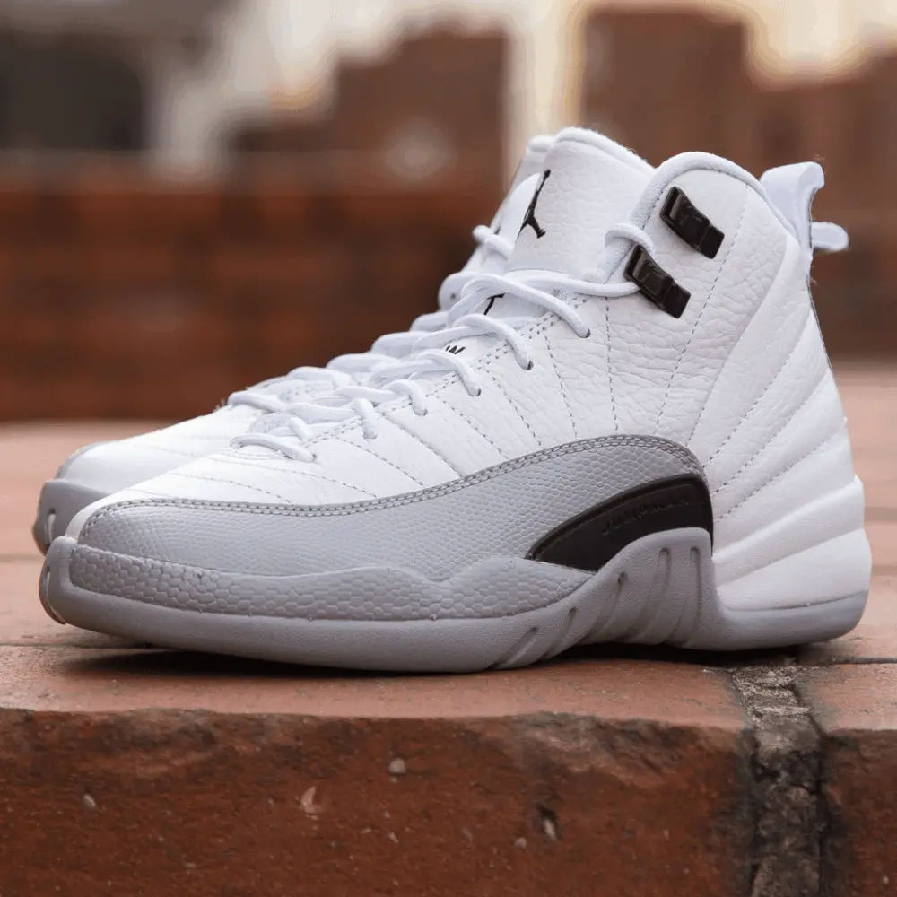 Alternative view of Giày Nike Air Jordan 12 Retro GS 'Wolf Grey' 510815-108