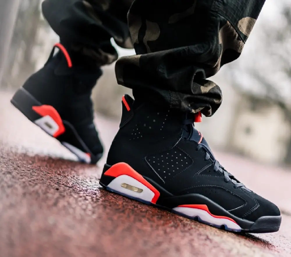 Alternative view of Giày Nike Air Jordan 6 Retro 'Varsity Red' 2010 384664-061