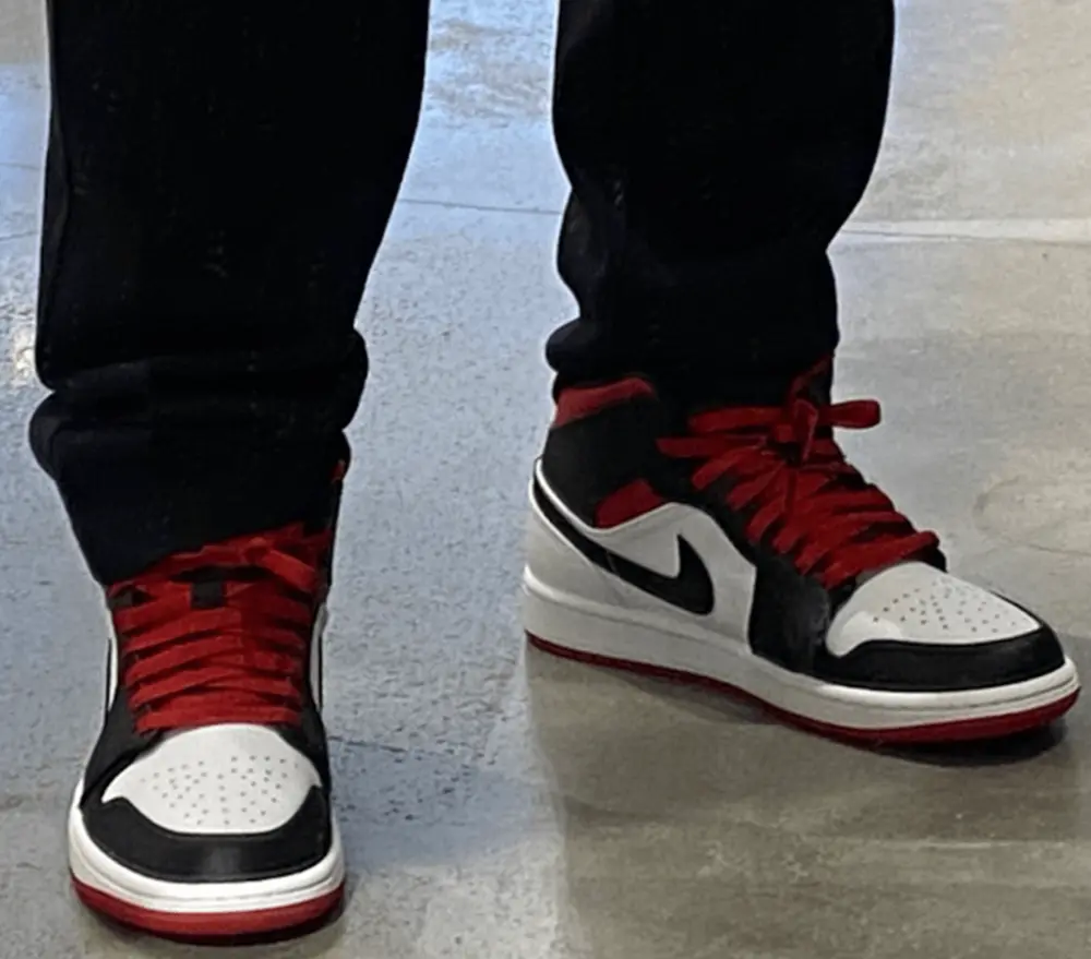 Alternative view of Giày Nike Air Jordan 1 Mid 'Gym Red Black Toe' DQ8426-106