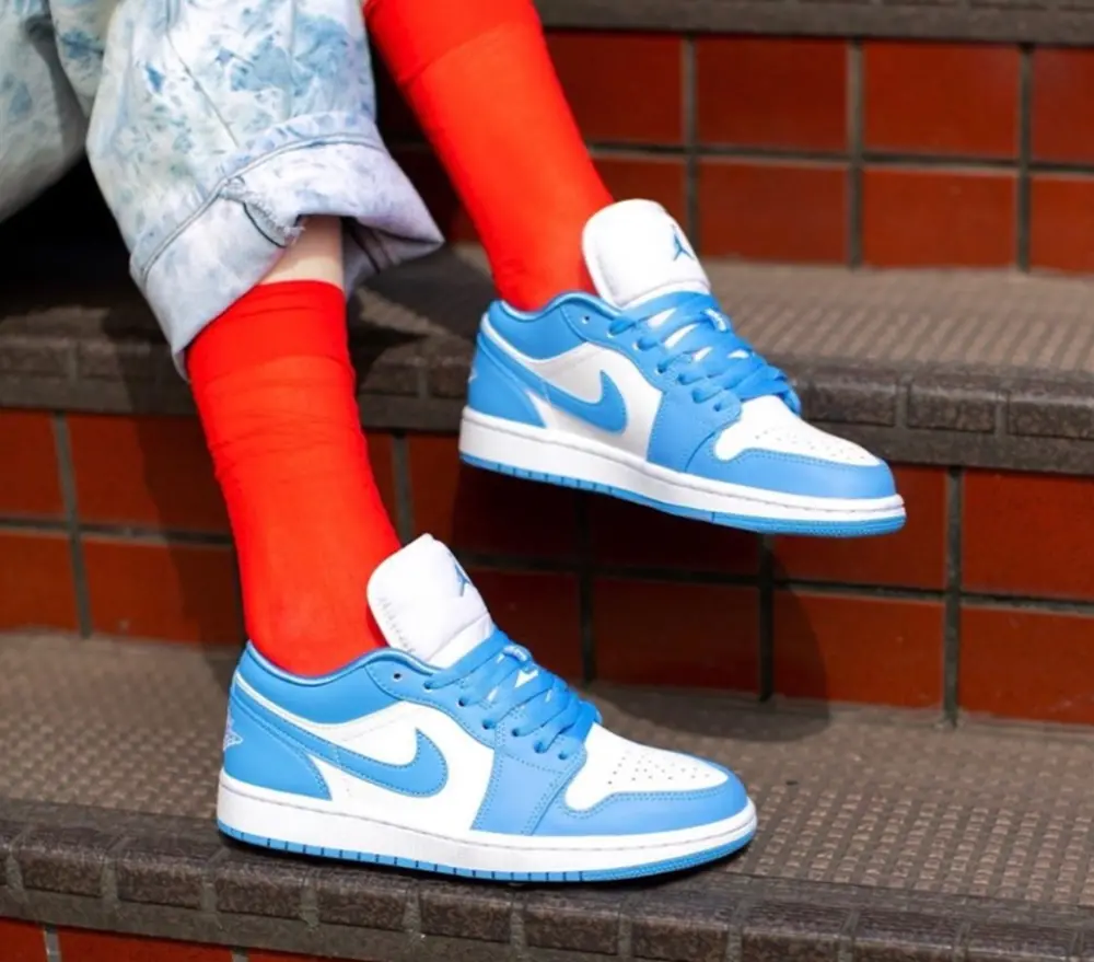 Giày Nike Air Jordan 1 Low UNC 'University Blue' AO9944-441 - Ảnh 3