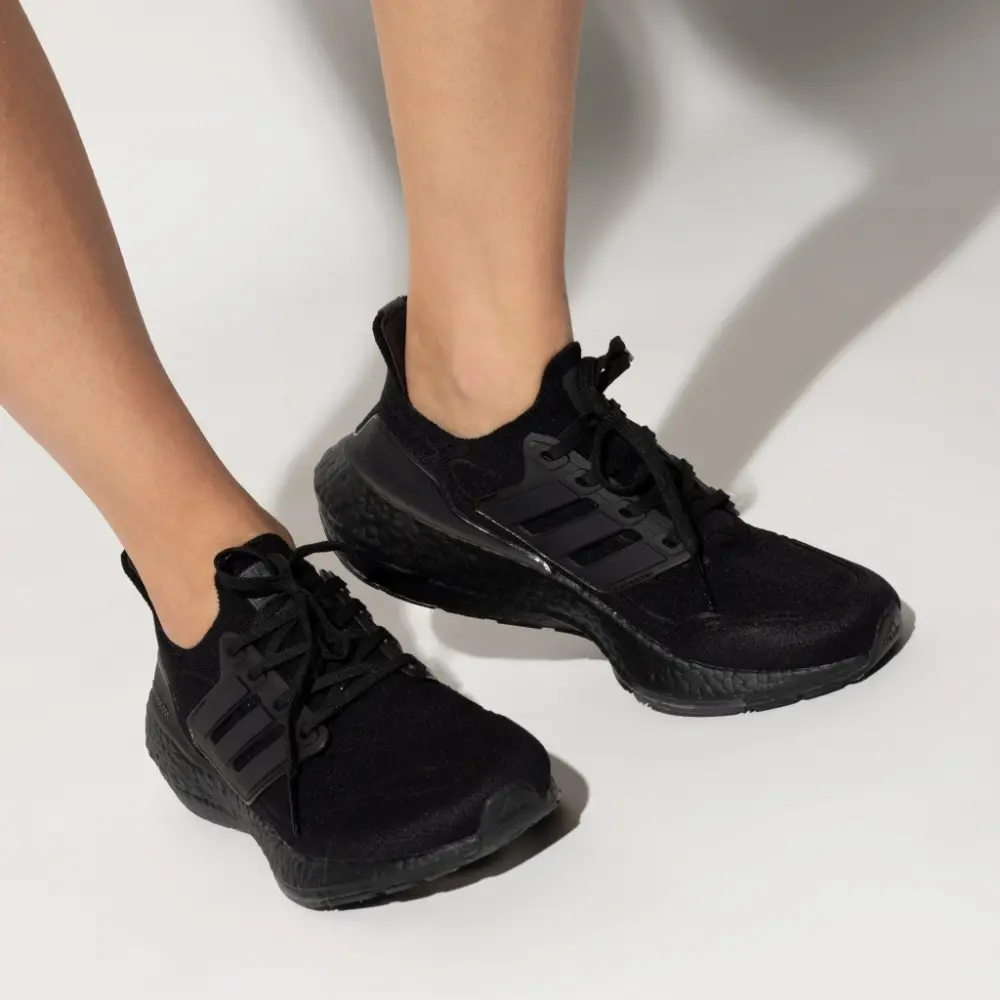 Alternative view of Giày Adidas UltraBoost 21 'Triple Black' FZ2762