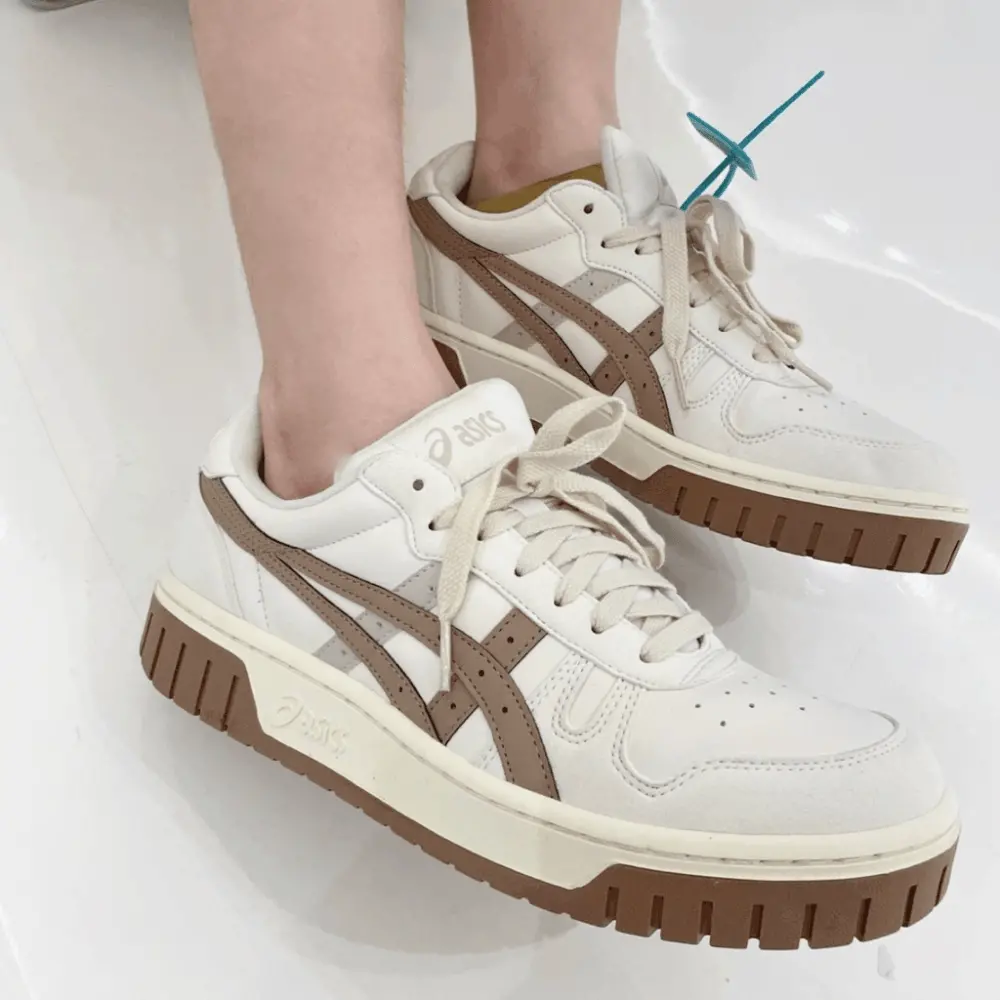 Alternative view of Giày Asics Court MZ Retro Casual 'White Brown' 1203A127-105