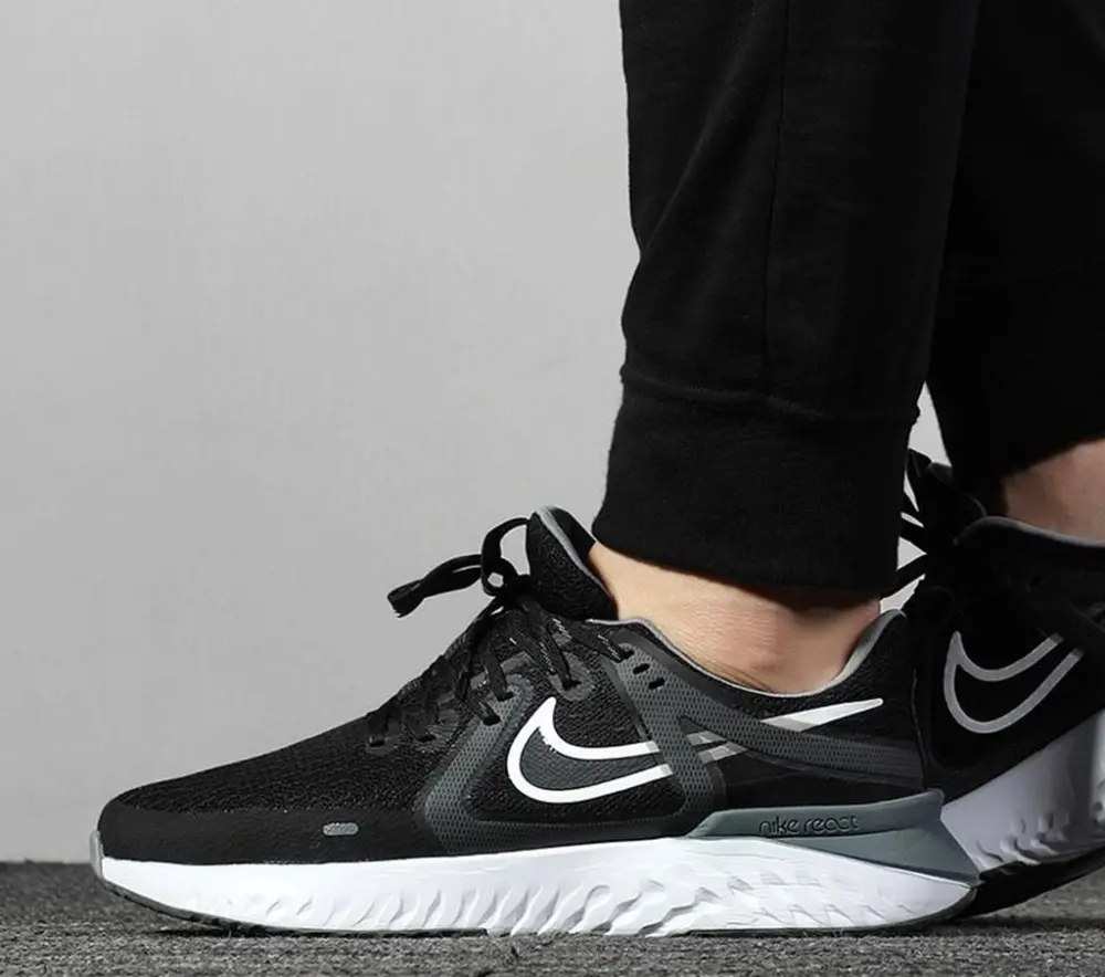 Alternative view of Giày Nike Legend React 2 'Black' AT1368-001