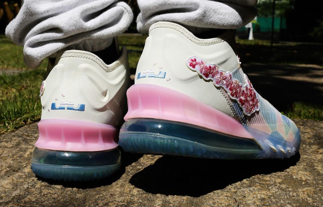 Giày Nike Atmos x LeBron 18 Low 'Sakura' CV7562-101 - Ảnh 3
