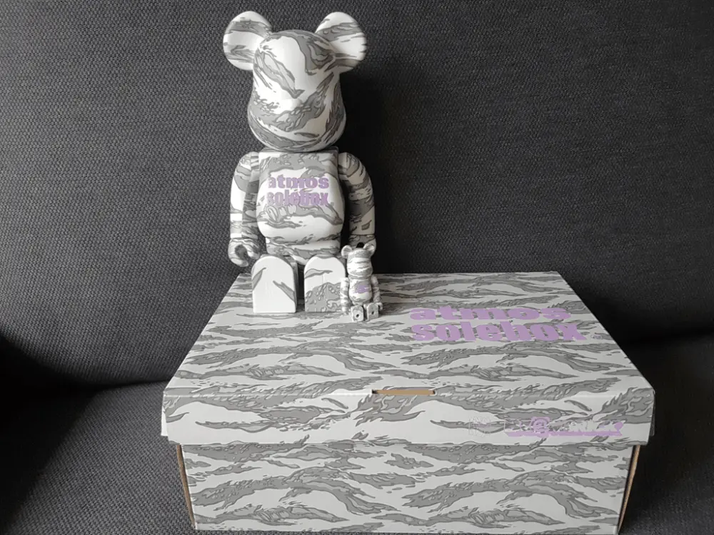 Mô hình Bearbrick x Atmos x Solebox 100% & 400% Set Grey - Ảnh 3