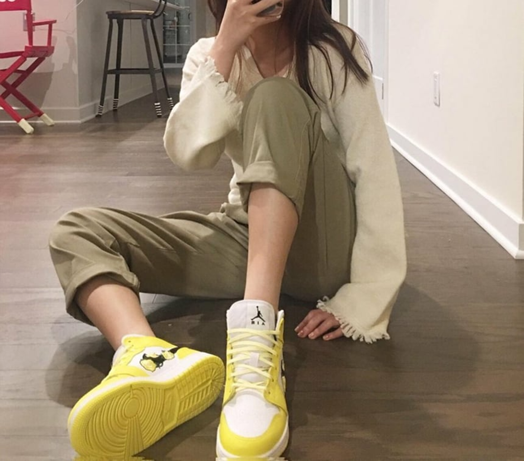 Giày Nike Air Jordan 1 Mid Dynamic 'Yellow Floral' AV5174-700 - Ảnh 3