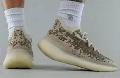Alternative view of Giày Adidas Yeezy Boost 380 'Pyrite' GZ0473