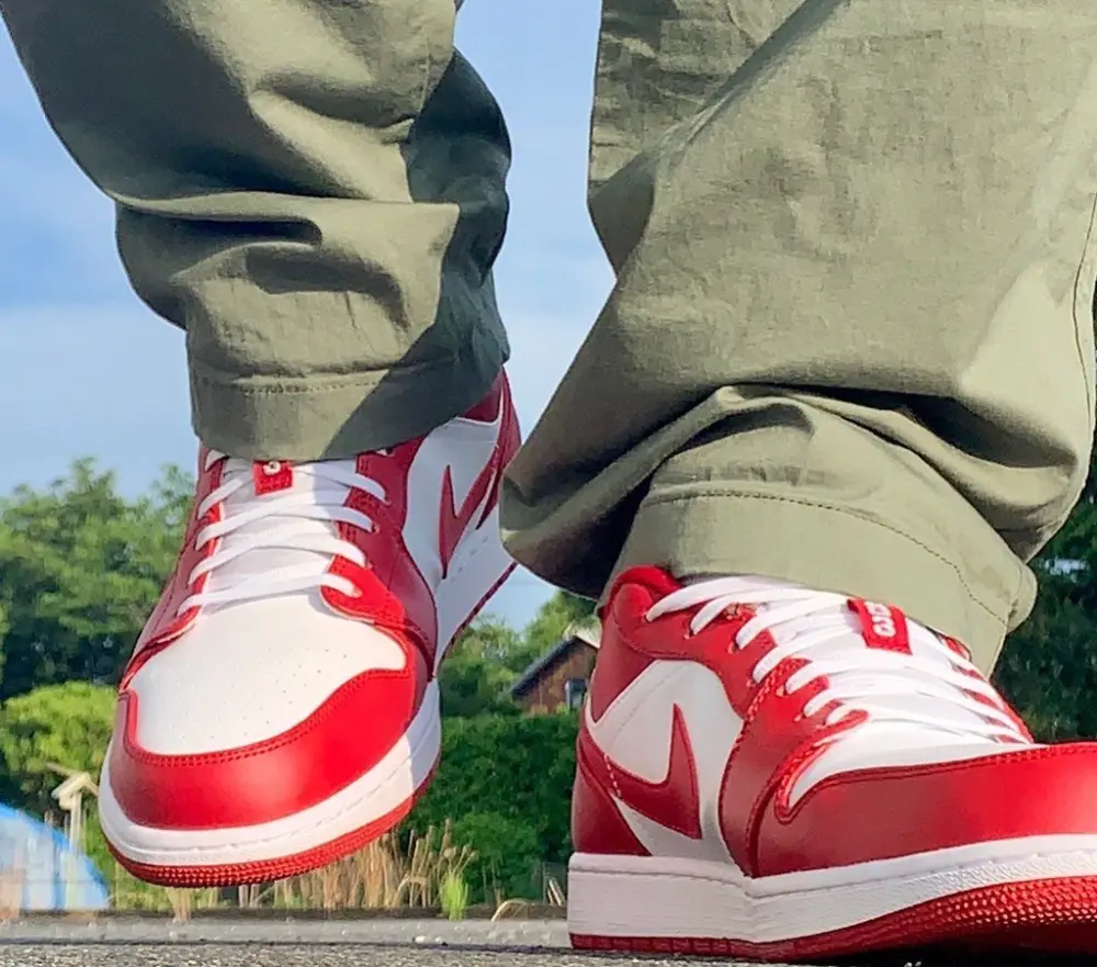 Alternative view of Giày Nike Air Jordan 1 Low Gym Red White (GS) 553560-611