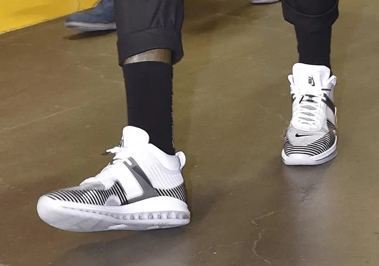 Giày Nike John Elliott x LeBron Icon QS 'White' AQ0114-100 - Ảnh 4