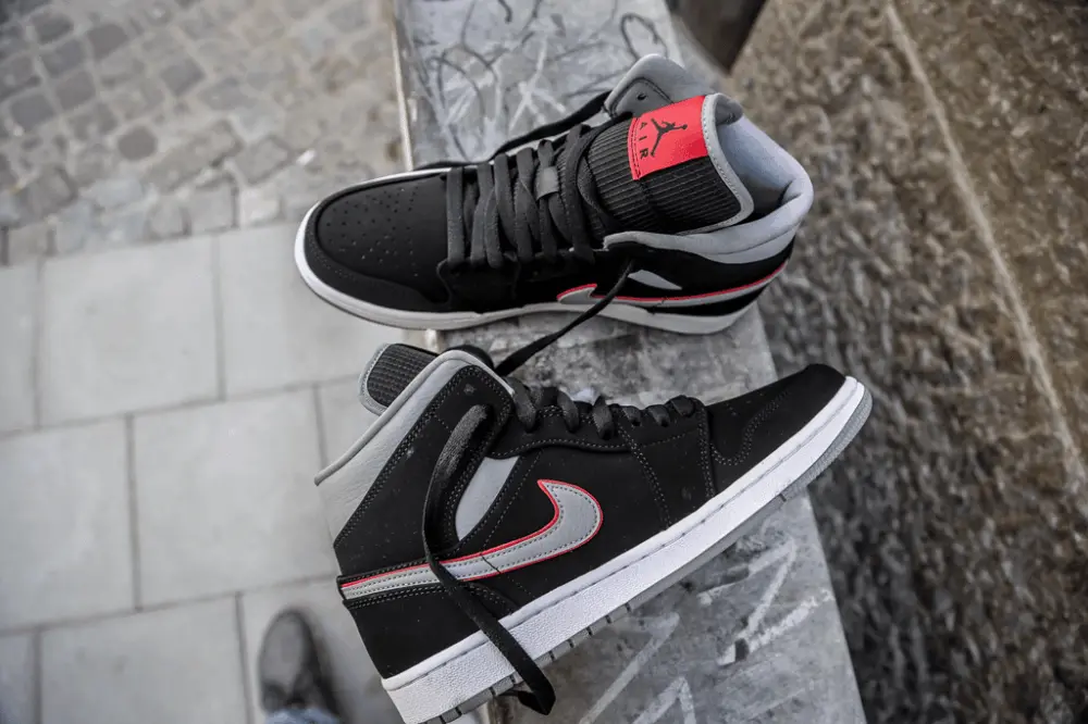Giày Nike Air Jordan 1 Mid GS 'Black Particle Grey' 554725-060 - Ảnh 5