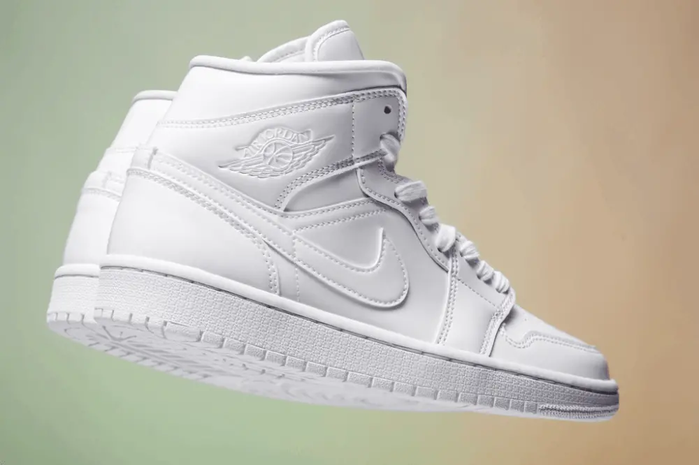 Alternative view of Giày Nike Wmns Air Jordan 1 Mid Patent 'Triple White' BQ6472-111