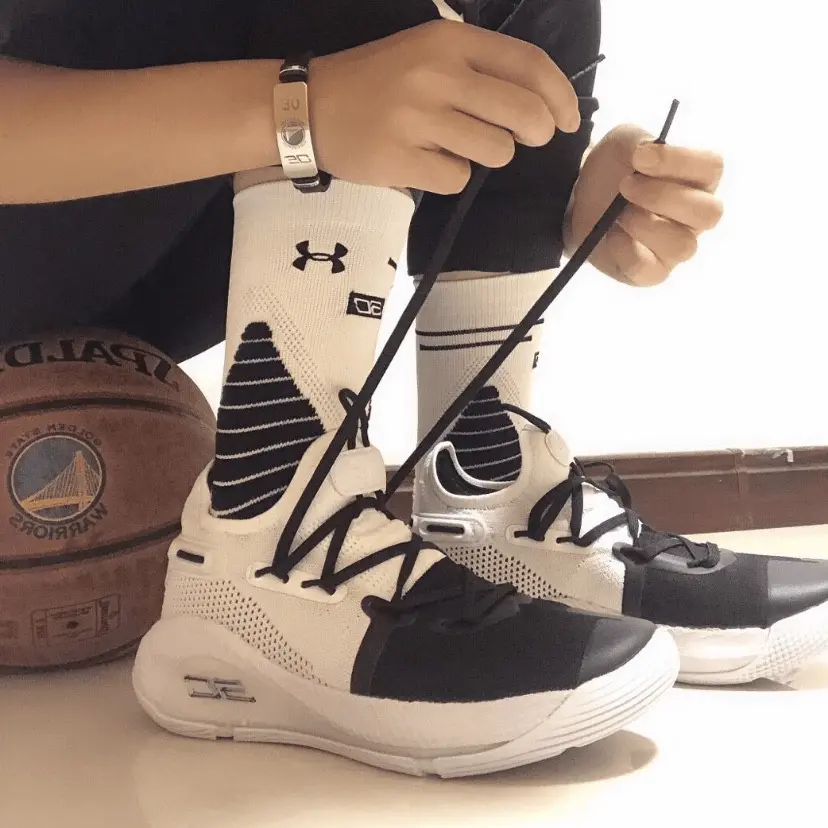 Alternative view of Giày Under Armour Curry 6 'Working On Excellence' GS 3020415-101
