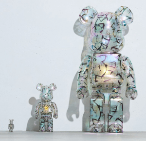 Alternative view of Mô Hình Bearbrick x Jimmy Choo x Eric Haze Curated By: Piggy Light Up