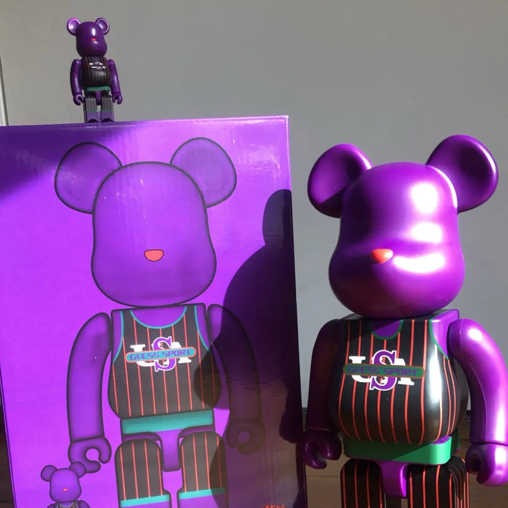 Mô hình Bearbrick Guess Sport Jersey 100% & 400% Purple - Ảnh 4
