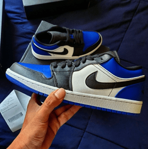 Alternative view of Giày Nike Air Jordan 1 Low GS 'Royal Toe' CQ9486-400
