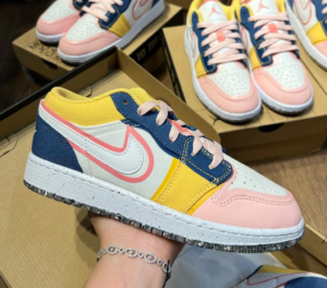 Alternative view of Giày Nike Air Jordan 1 Low SE ‘Coral Pink’ DV1323-100