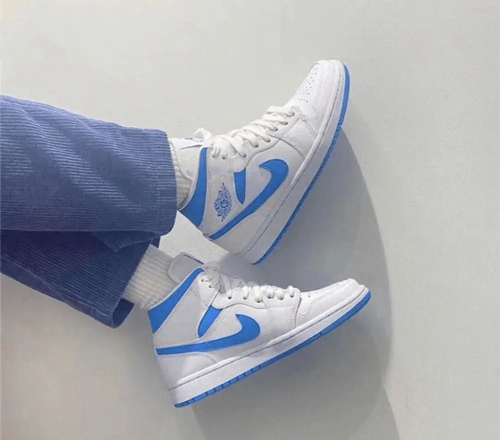 Giày Nike Air Jordan 1 Mid 'UNC' BQ6472-114 - Ảnh 4