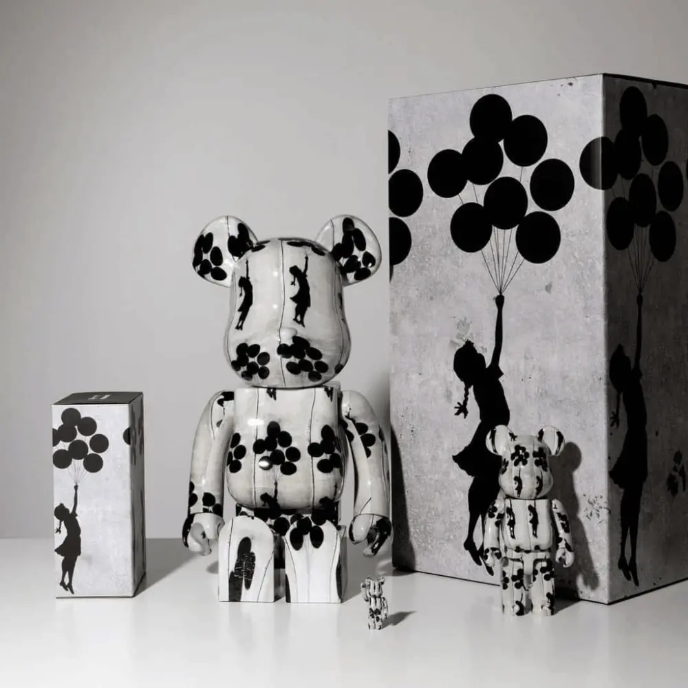 Alternative view of Mô Hình Bearbrick Banksy Flying Balloons Girl