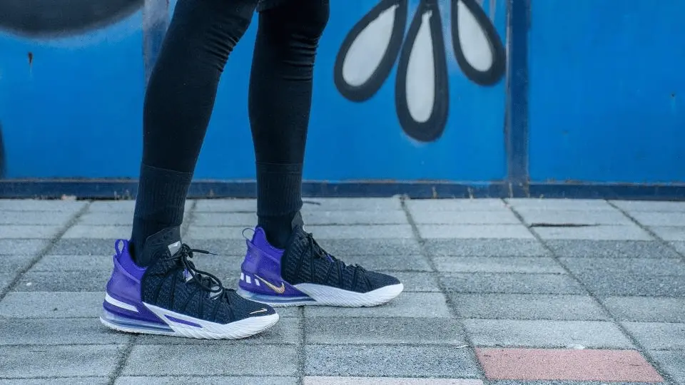 Alternative view of Giày Nike LeBron 18 GS 'Lakers' CW2760-004