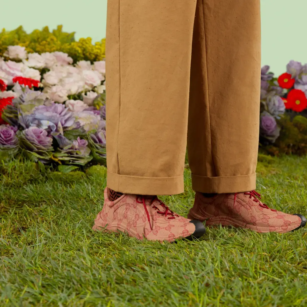 Alternative view of Giày Gucci Run Sneaker 'Beige Hibiscus Red' 722630-AABEB-9713