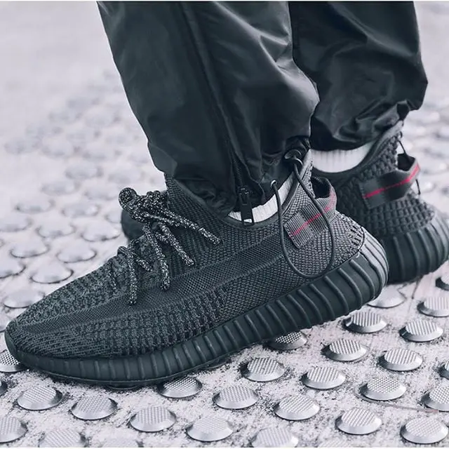 Alternative view of Giày Adidas Yeezy Boost 350 V2 'Black Reflective' FU9007
