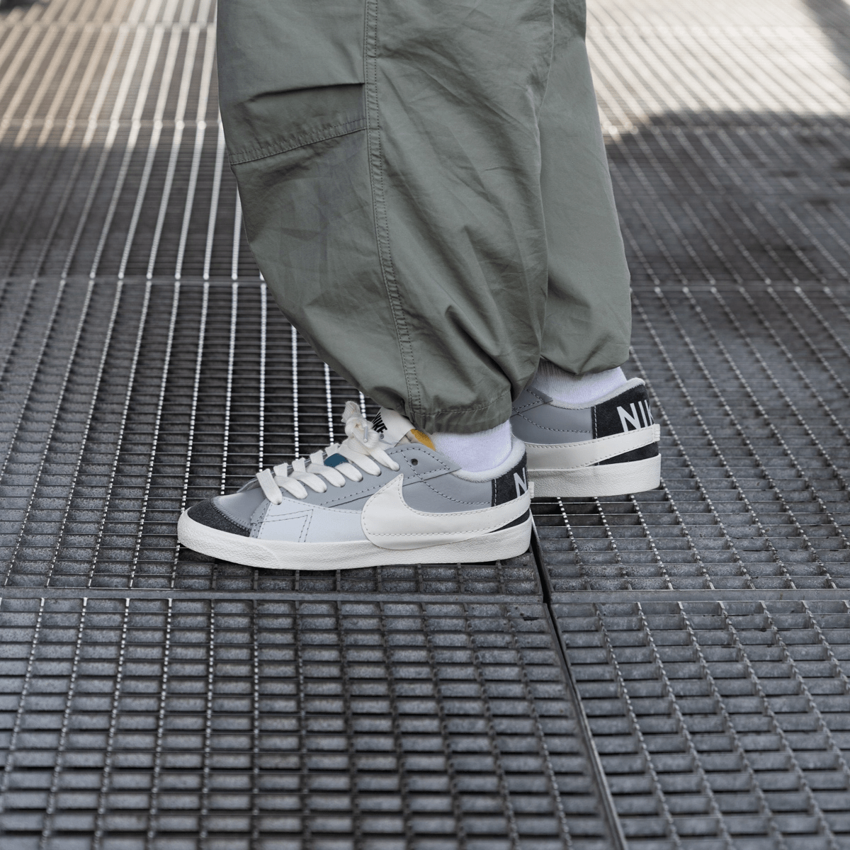 Giày Nike Blazer Low 77 Jumbo SE 'Light Smoke Grey' FJ5467-077 - Ảnh 3