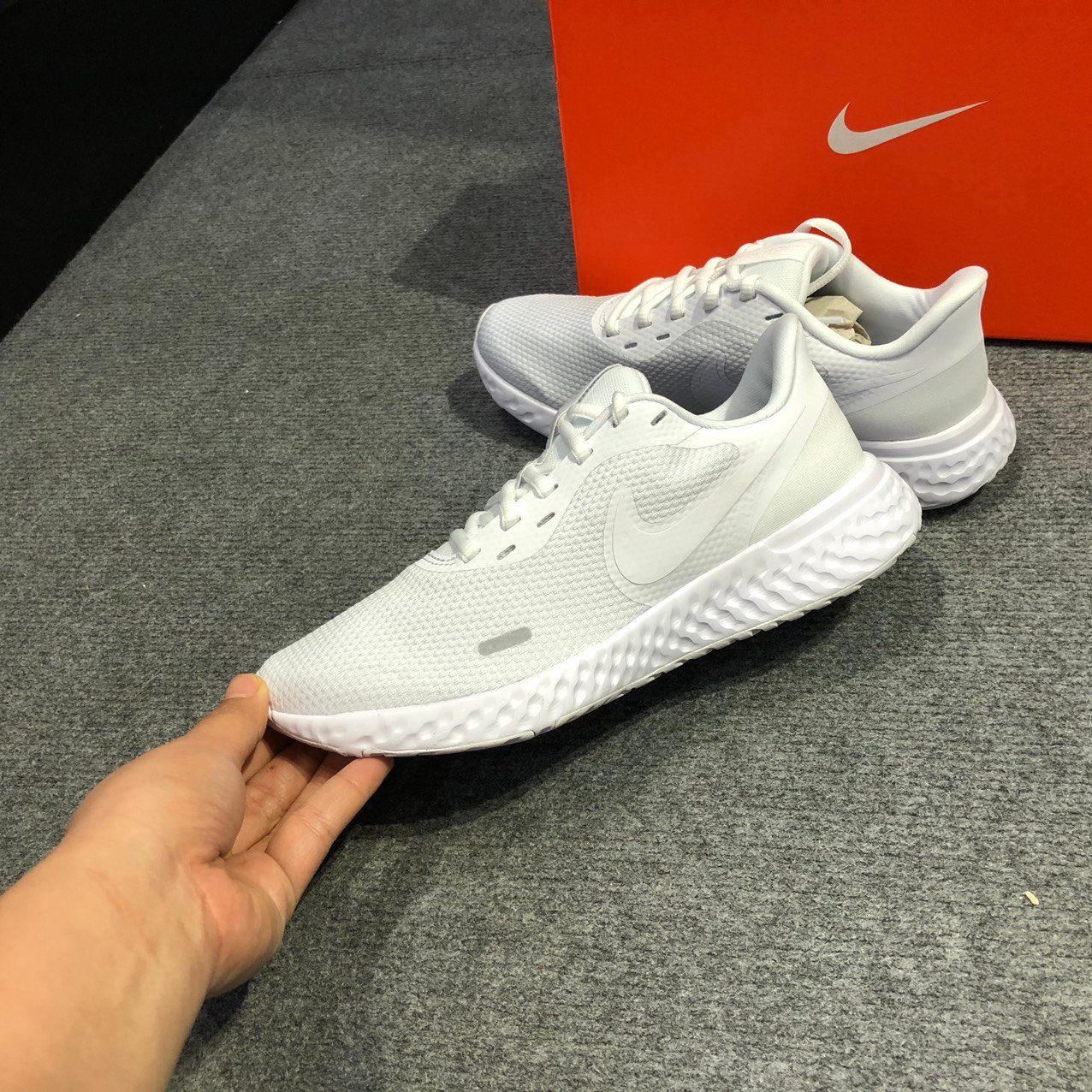 Giày Nike Revolution 5 'All White' BQ3207-104 - Ảnh 4