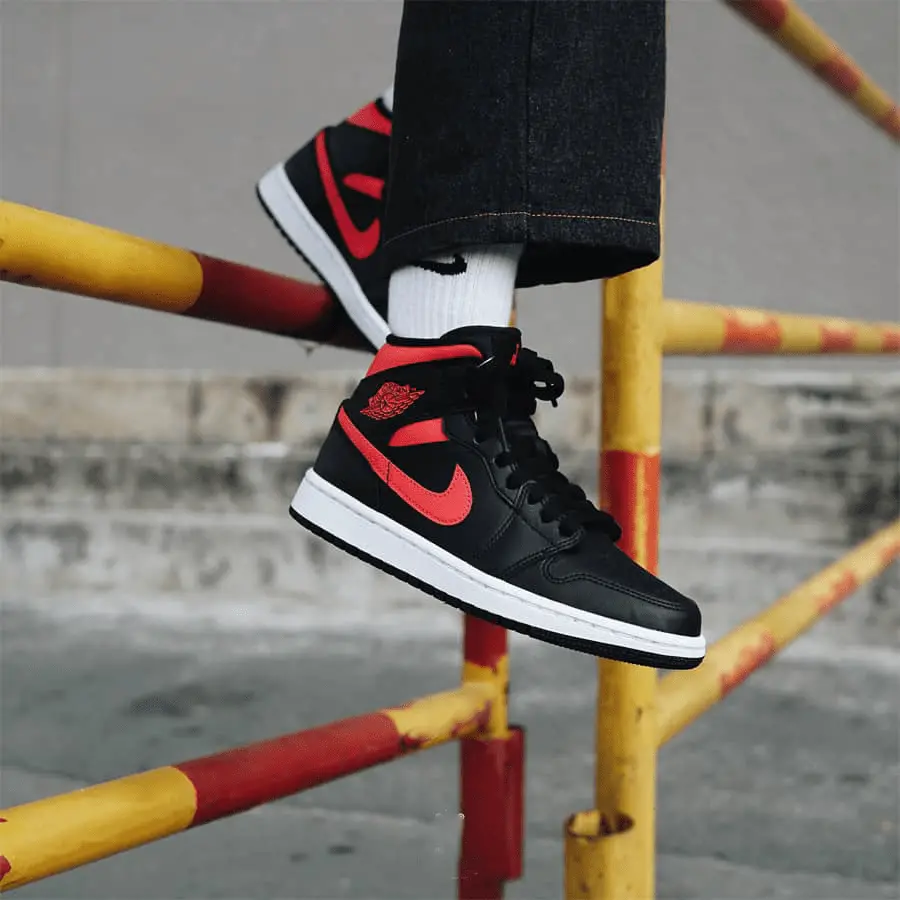 Giày Nike Wmns Air Jordan 1 Mid 'Siren Red' BQ6472-004 - Ảnh 3