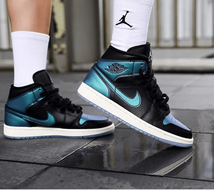 Giày Nike Wmns Air Jordan 1 Mid 'Metallic Turquoise' BQ6472-009 - Ảnh 2