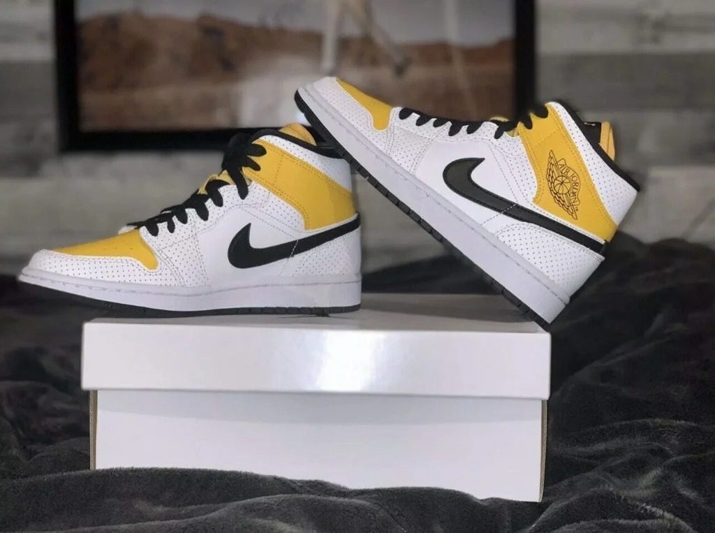 Giày Nike Air Jordan 1 Mid 'Perforated White University Gold' BQ6472-107 - Ảnh 3