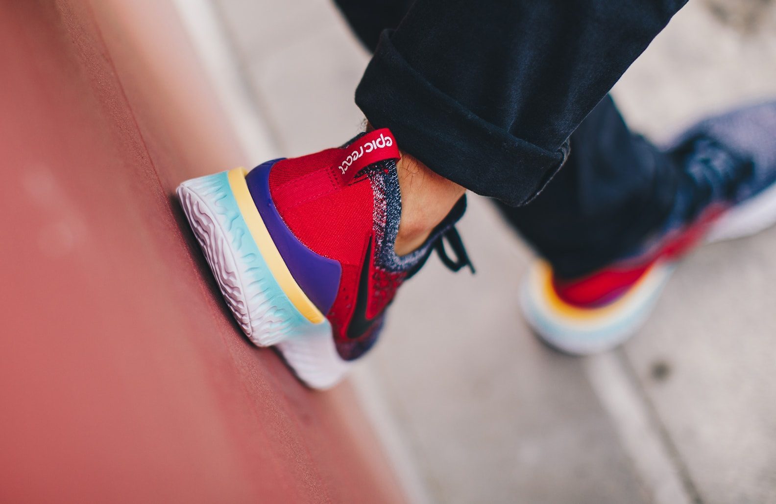 Giày Nike Epic React Flyknit 2 Black Hyper 'Jade University Red' BQ8928-007 - Ảnh 5