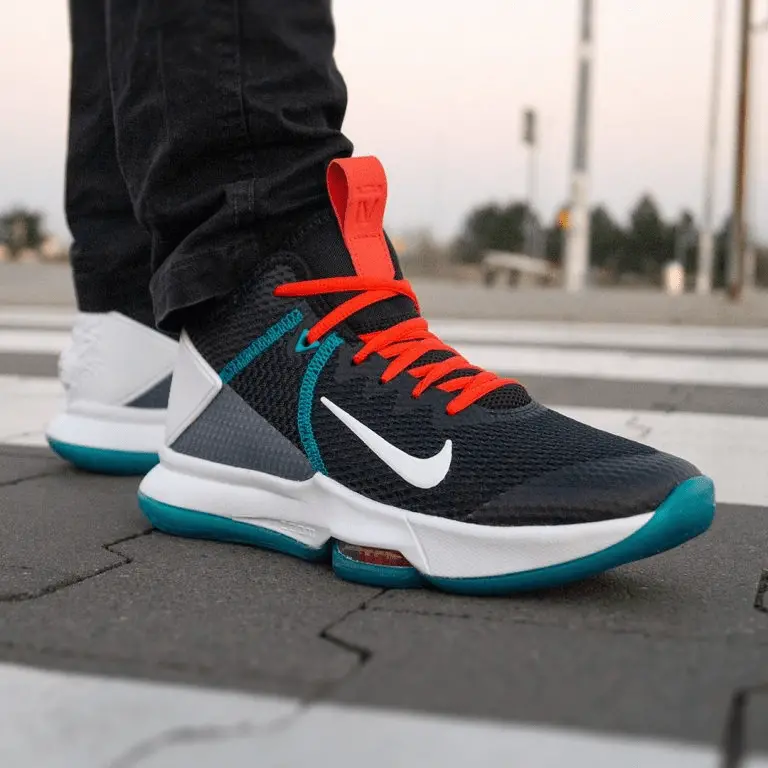 Alternative view of Giày Nike LeBron Witness 4 'Black Red Glass Blue' BV7427-005