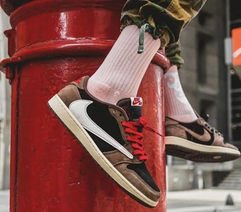 Alternative view of Giày Nike Air Jordan 1 Retro Low Travis Scott CQ4277-001